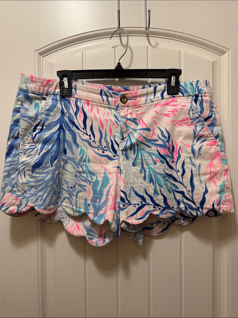 Lily Pulitzer ~ Buttercup Scallop shorts in “ Kaleidoscope Coral” ~ size 12